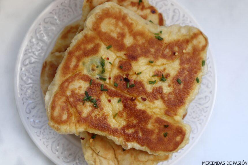 Pan naan con hierbas