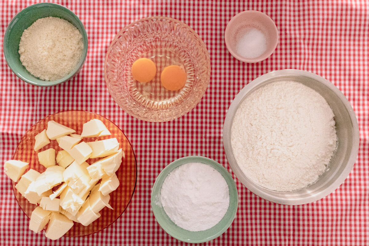 Masa para tarta de fresas con nata (crema de leche)