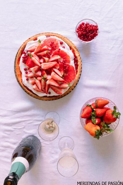Tartaleta casera de fresas con nata