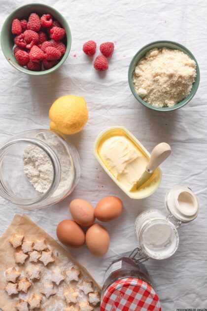 Los ingredientes para una receta de tarta linzer